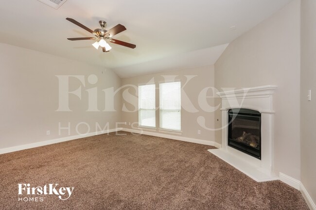 Foto del edificio - 4413 Lakeview Dr