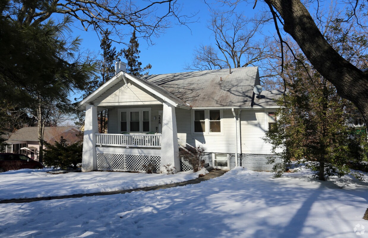 Primary Photo - 228 Manor Cir