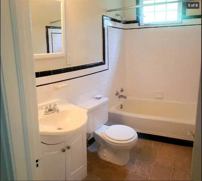 Foto del edificio - 4029 Clinton Ave