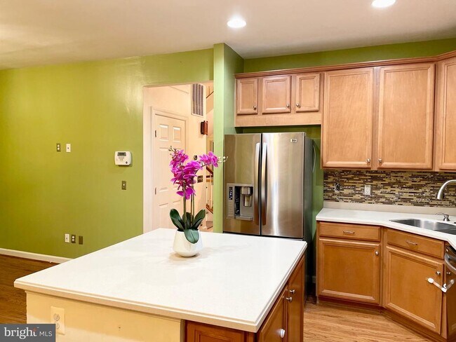 Foto del edificio - 9135 Silvershadow Ct