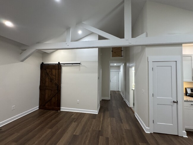 Foto del edificio - 632 Graham St