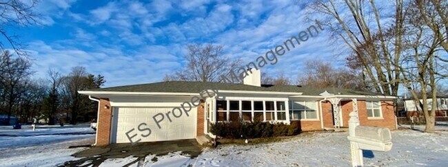 Foto del edificio - 3 Bedroom 1.5 Bathroom Ranch Home in Warren!