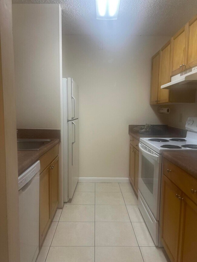 Building Photo - 814 Meadows Cir