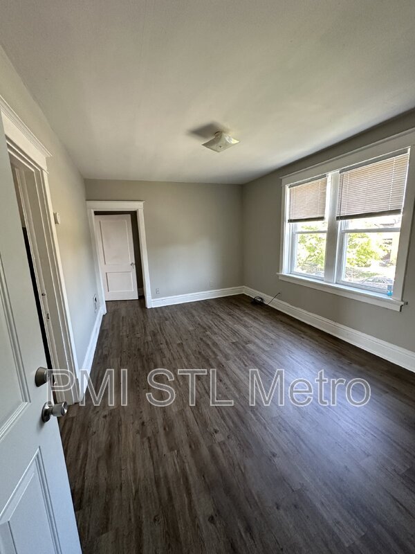 Building Photo - 3847 Gustine Ave