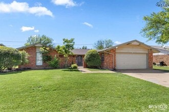 Building Photo - 4805 Big Bend Dr