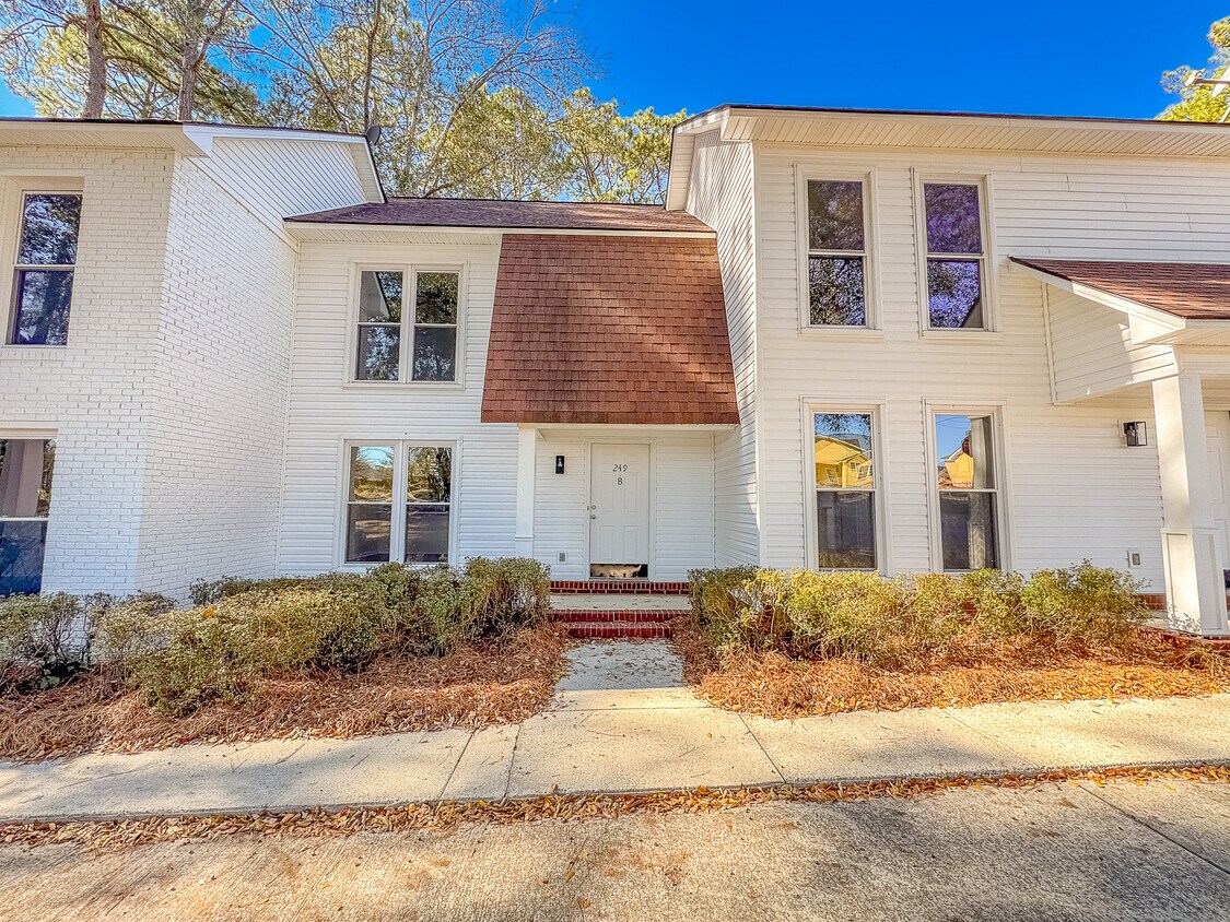 Foto principal - 249 Highpoint Rd