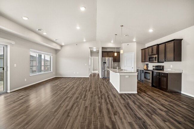 Foto del edificio - Shadow Crest - Luxury Townhomes