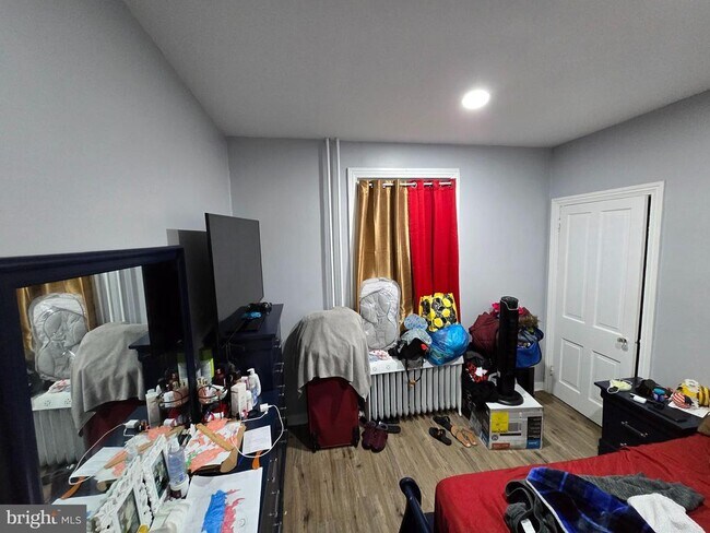 Foto del edificio - 110 W Douglass St