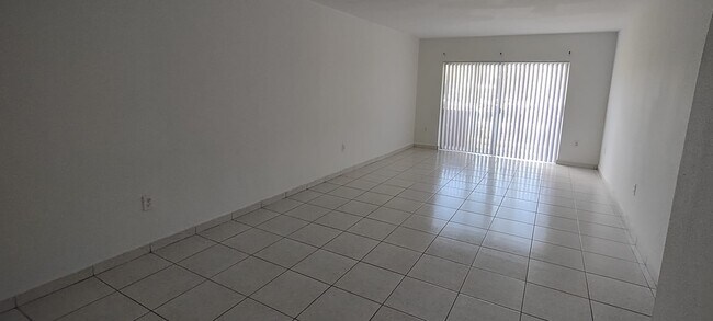 Foto del edificio - 17101 NW 57th Ave