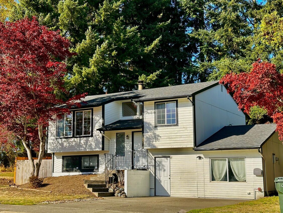 Foto principal - 4BR | 3BA Spacious House with Large Backyard