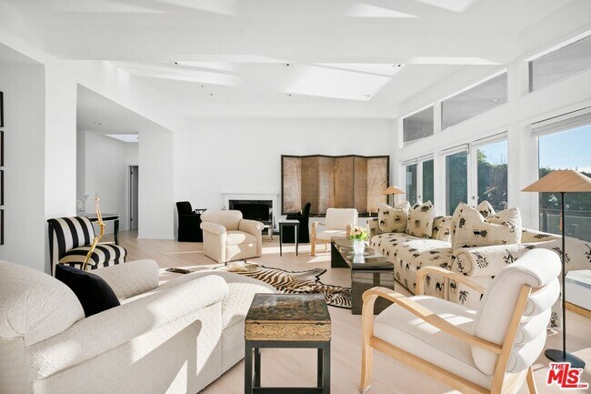 Foto del edificio - 1047 Somera Rd
