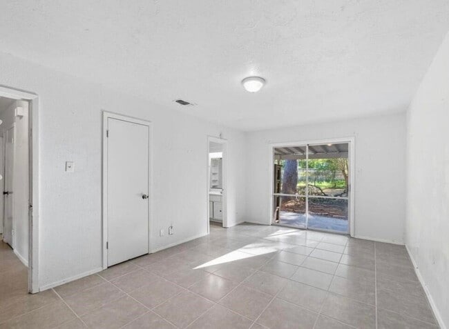 Building Photo - 24710 Glen Loch Dr