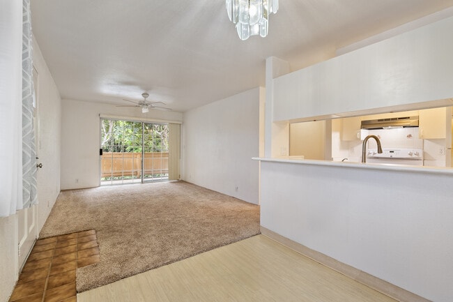 Building Photo - 393 Mananai Pl