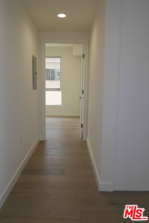 Building Photo - 105 S Mariposa Ave