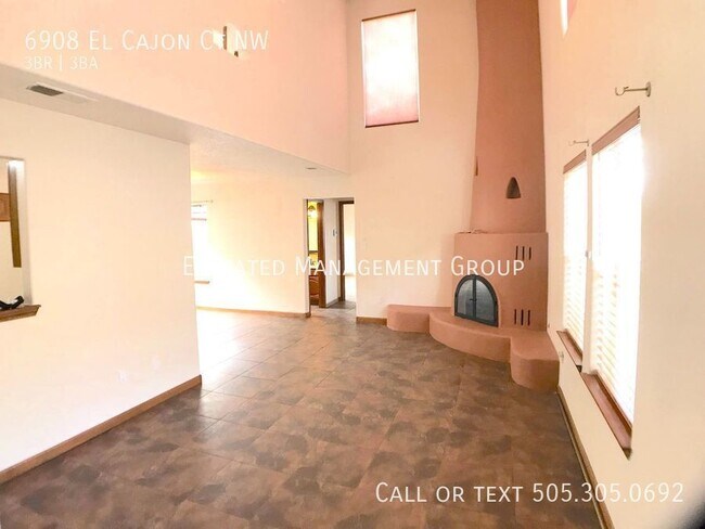 Building Photo - Cute 3 bedroom 2.5 bath townhome in heart ...