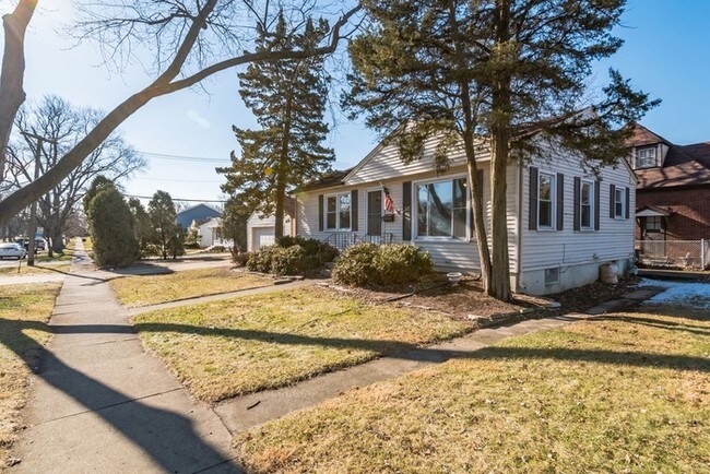 Building Photo - 808 S Harvard Villa Park 60181
