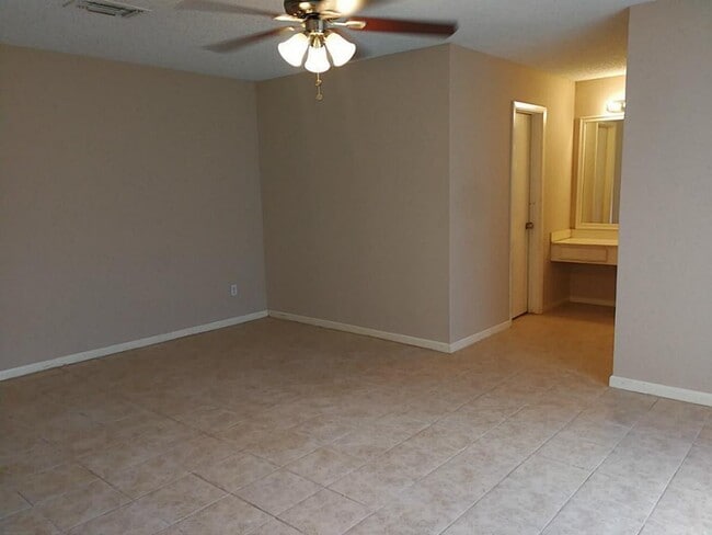 Building Photo - 6335 Pouter Dr