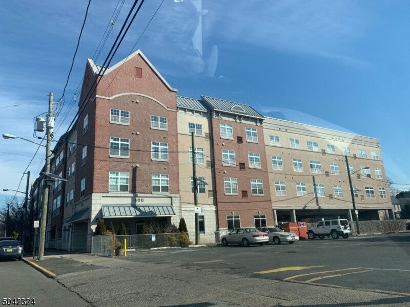 Foto principal - 400 E Front St