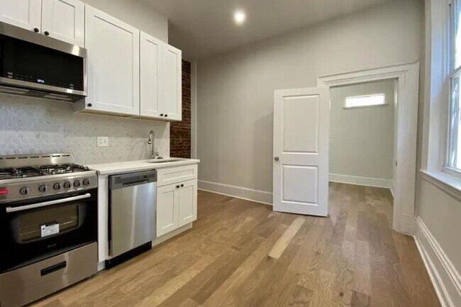Foto del edificio - 2037 Spring Garden St