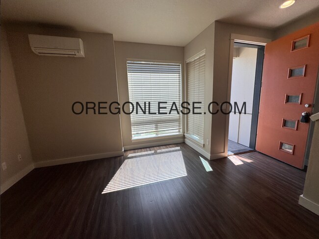 Photo - 2 bedroom 2.5 bath townhouse in Cal Young Area