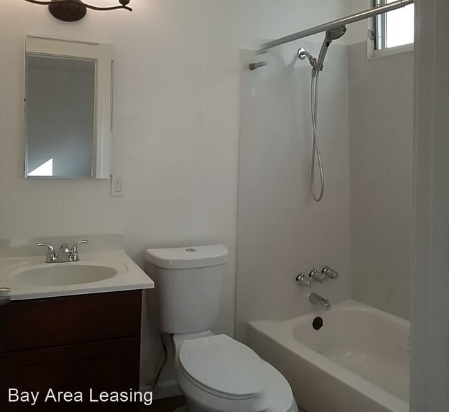 Building Photo - 1 br, 1 bath Apartment - 2522 35th Avenue