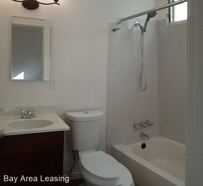 Foto del edificio - 1 br, 1 bath Apartment - 2522 35th Avenue