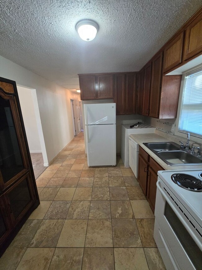 Building Photo - 4430 Viewsite Dr