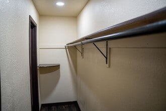 Building Photo - 6482 Alisa Ln