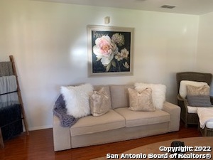 Foto del edificio - 425 Crestwind Dr