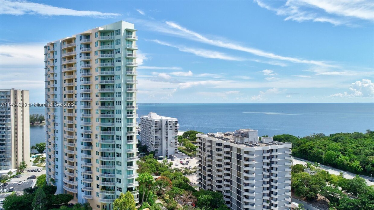 Foto principal - 2475 Brickell Ave