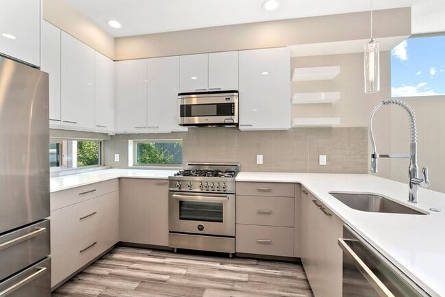 Foto del edificio - Elegant Mt. Baker End Unit Townhome with AIR CONDITIONING