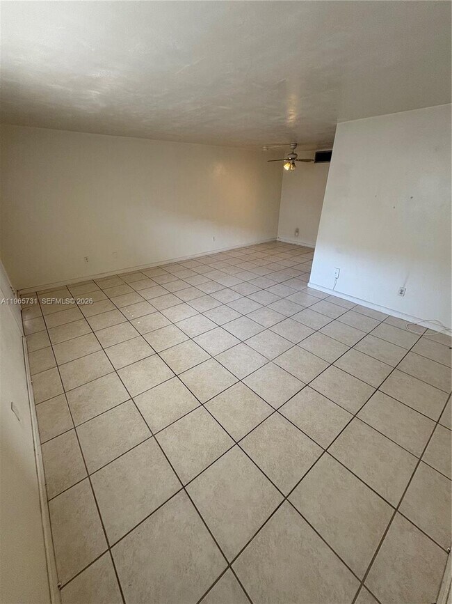 Building Photo - 16215 NE 18th Ct