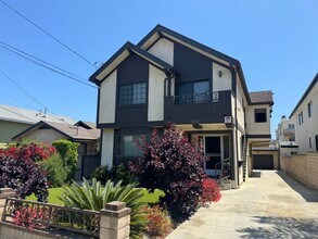 Building Photo - 1253 W 23rd St