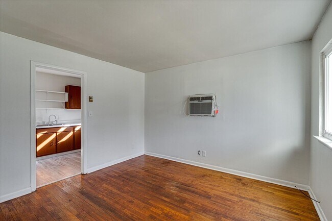 Building Photo - 1002 Belmeade Ave