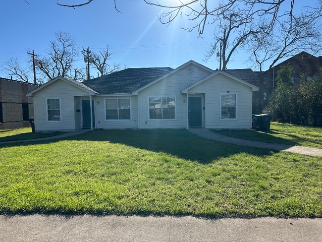 Building Photo - 713 S 9th St