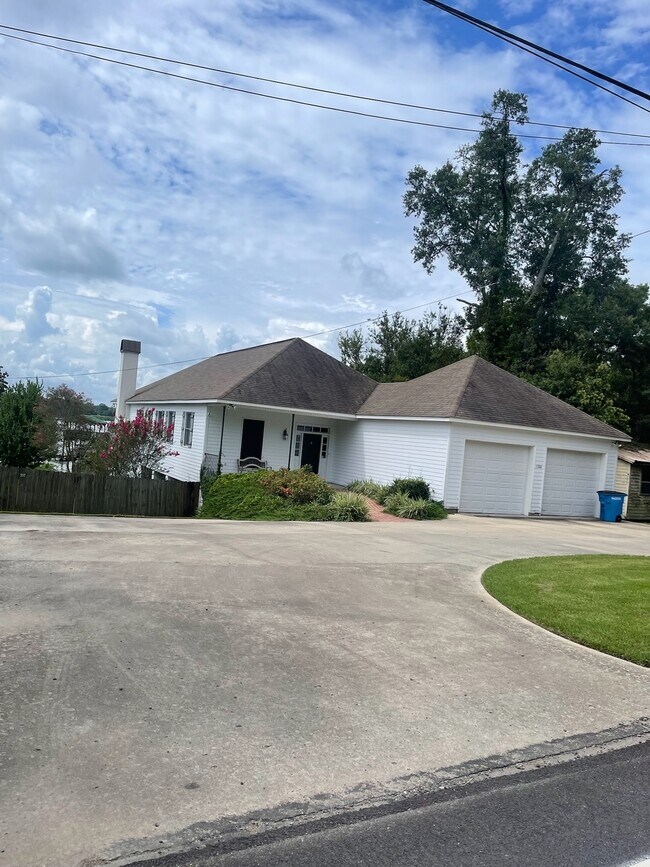 Building Photo - 1200 E Main St