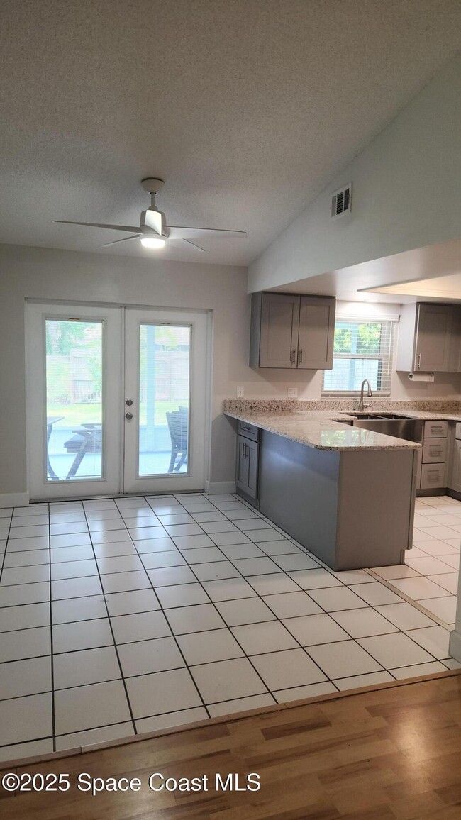Building Photo - 3011 Dunhill Dr