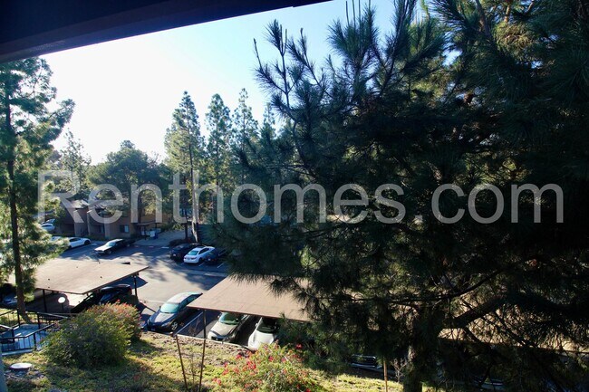 Foto del edificio - 10284 Black Mountain Rd