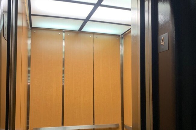 Foto del edificio - 510 W Fullerton Pkwy