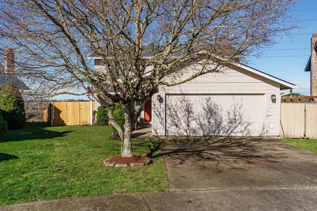 Photo - 4 Bedroom 2.5 Bathroom With Large Fenced B... House