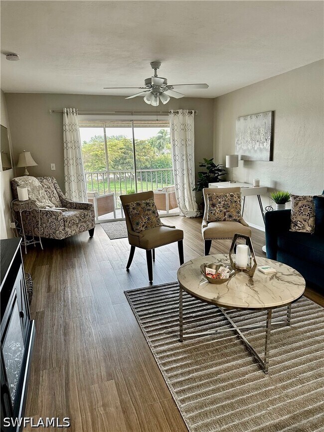 Foto del edificio - 240 Pebble Beach Blvd