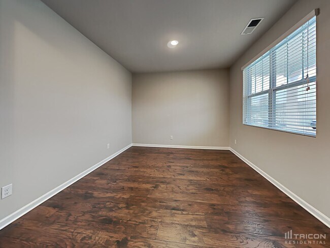 Foto del edificio - 832 Foxdale Dr