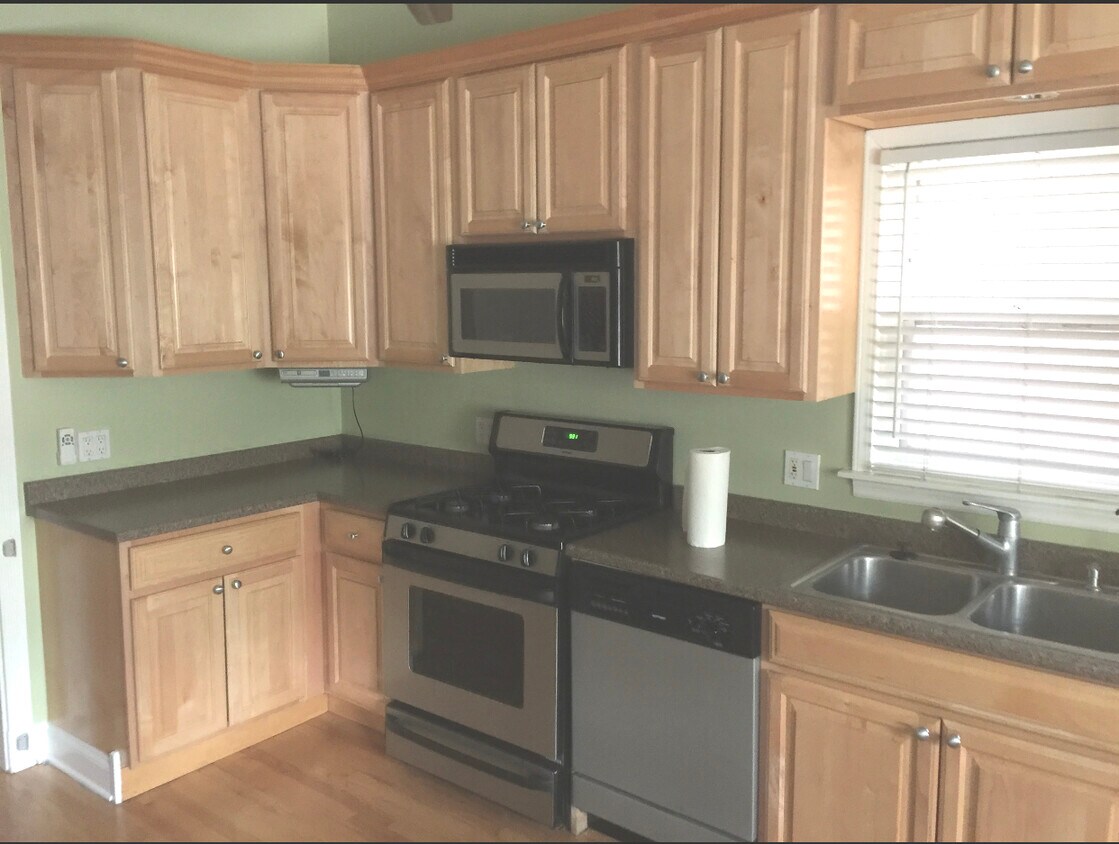 Foto principal - 841 W Wrightwood Ave