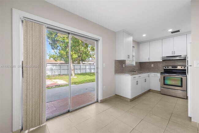 Foto del edificio - 85 W 24th St