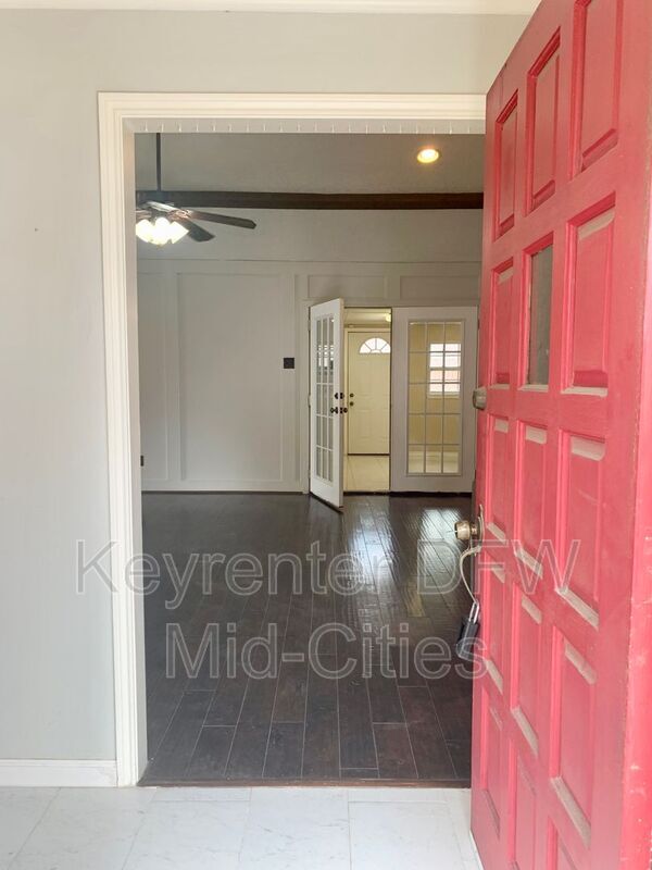 Building Photo - 505 E Scotland Dr