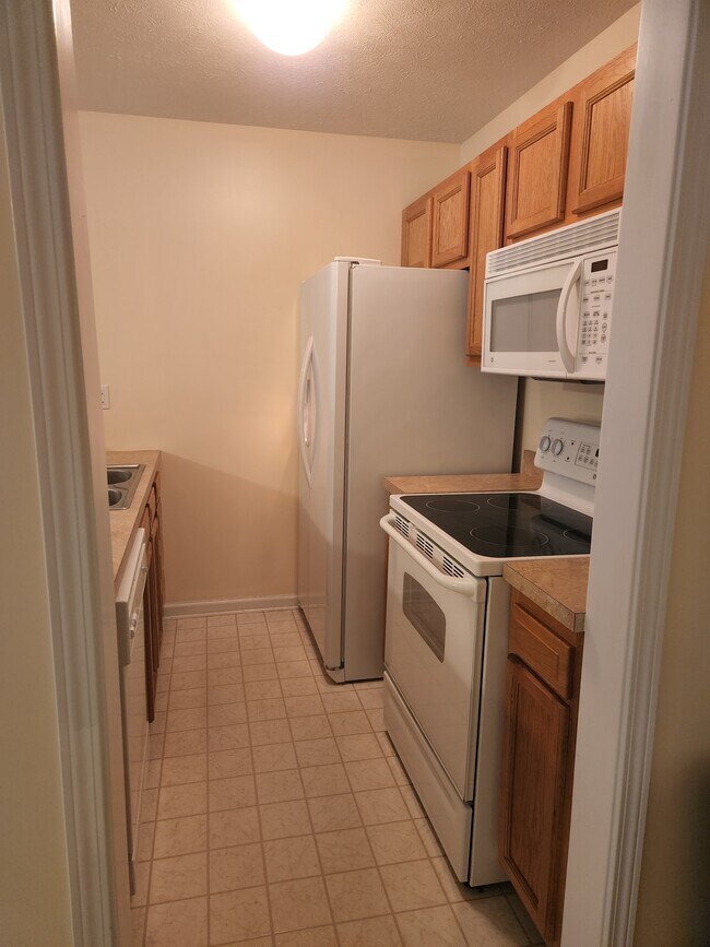 1990 Oakhurst Dr Unit A, Charleston, WV 25309 Apartments in