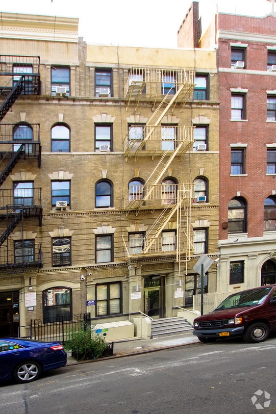 Primary Photo - 216 W 108th St