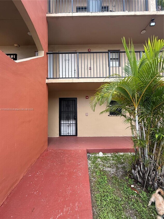 Foto principal - 2313 W 60th St