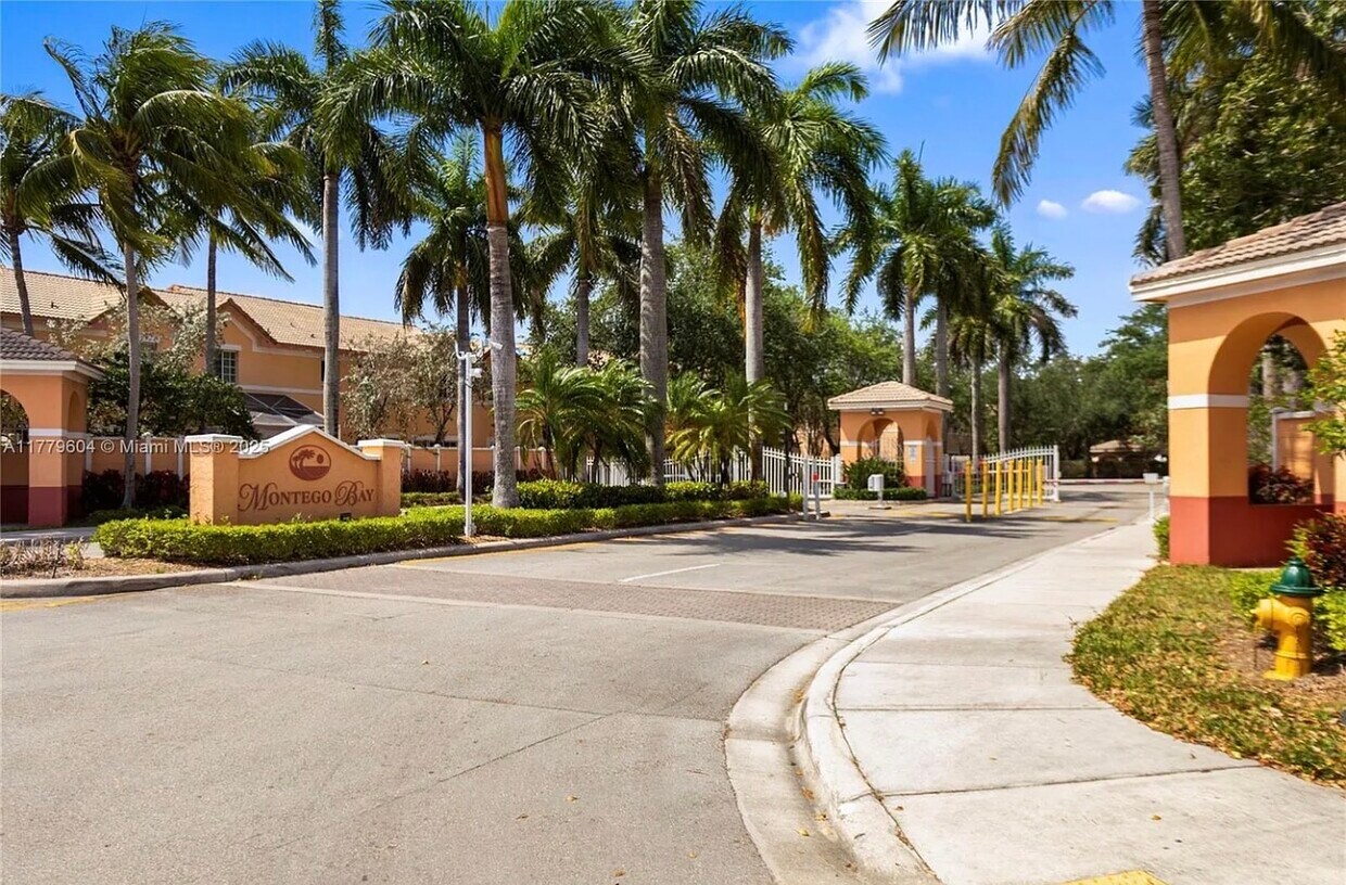 Primary Photo - 8623 SW 23rd Ct