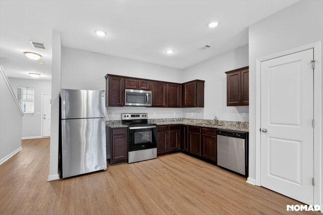 Building Photo - 6367 Kennonbriar Ct